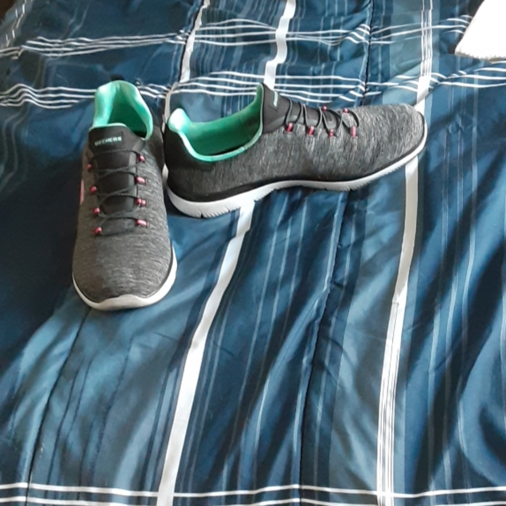 Sketches shoes sz 9 1/2